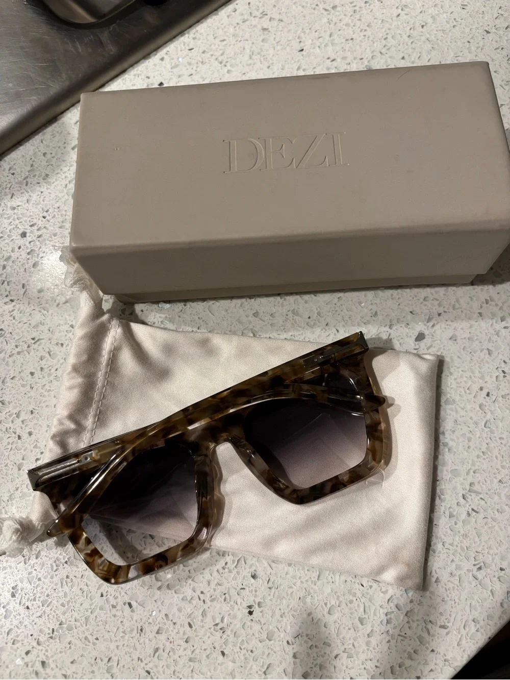 DEZI FALLBACK Tortoiseshell Sunglasses - Brown/Beige Sunglasses